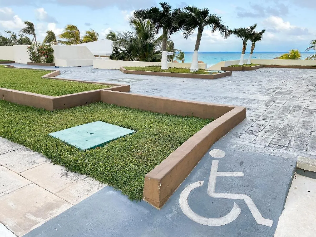 Brisas Beach & Ocean Front Vacation Apartments Cancun Zona Hotelera 0*,  Mexico